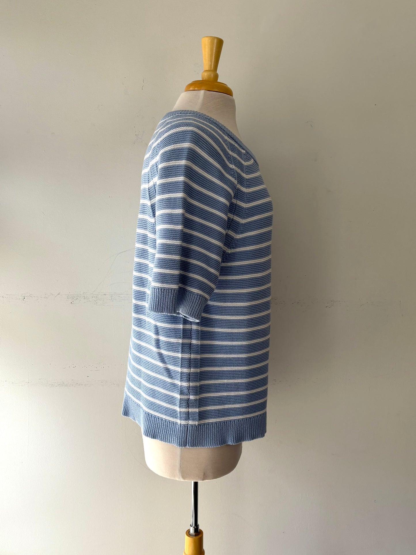 Chandail tricot rayé bleu pâle/blanc, encolure en rond, manche courte | ASIM-154 (XL)
