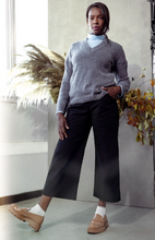 Charger l'image dans la galerie, Pull mohair en V | F22-19
