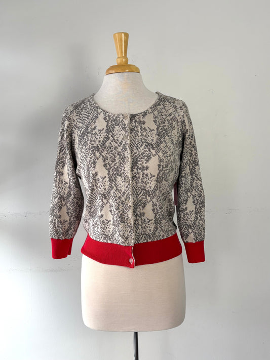 Veste crème, motif gris, bas manche rouge | PINK-472 (XL fait M)