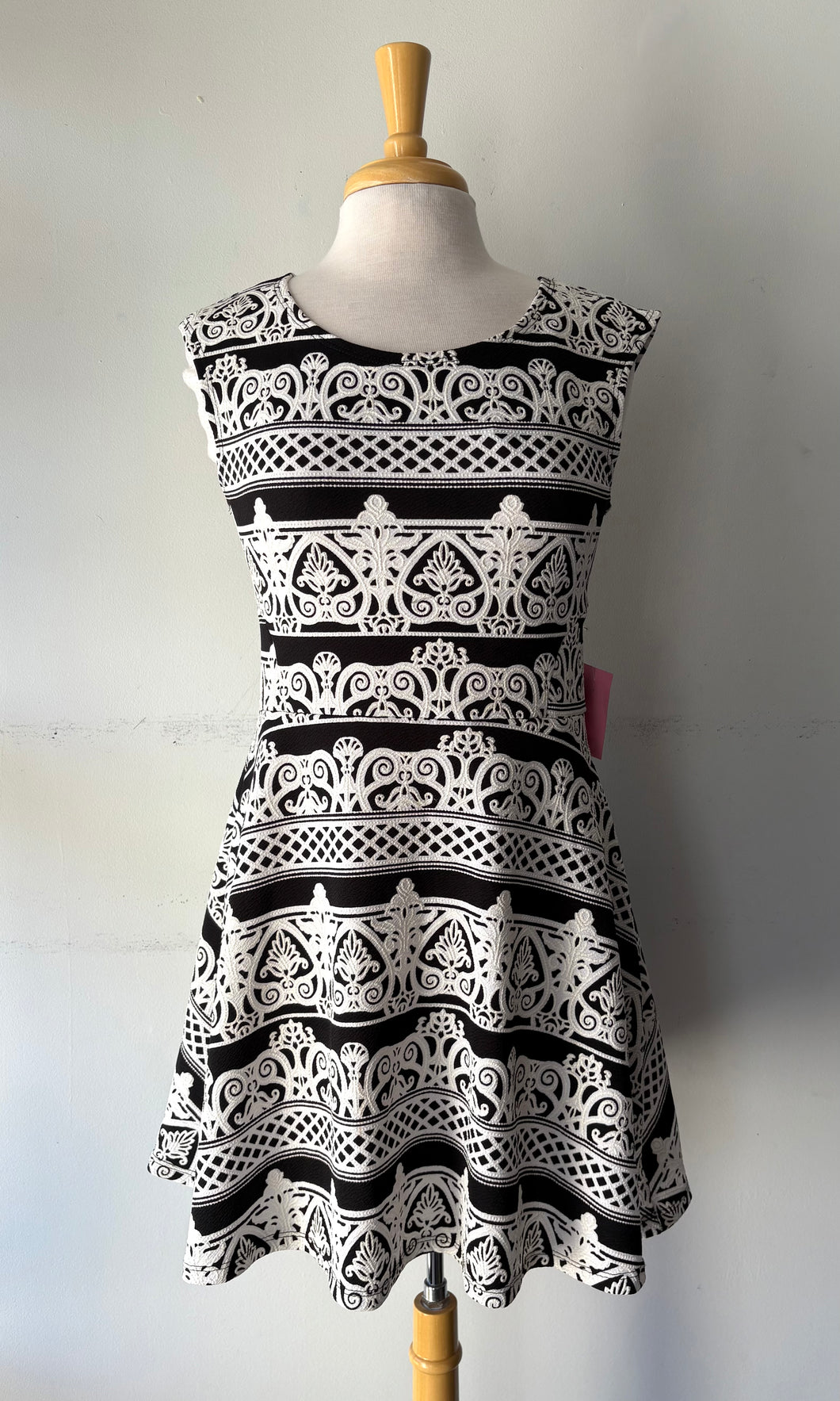 Robe motif blanc/fond noir pas manche | CJOL-03 (L)