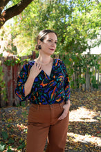 Charger l&#39;image dans la galerie, Haut ample encolure V | Colorama (Pinkmuchacha)
