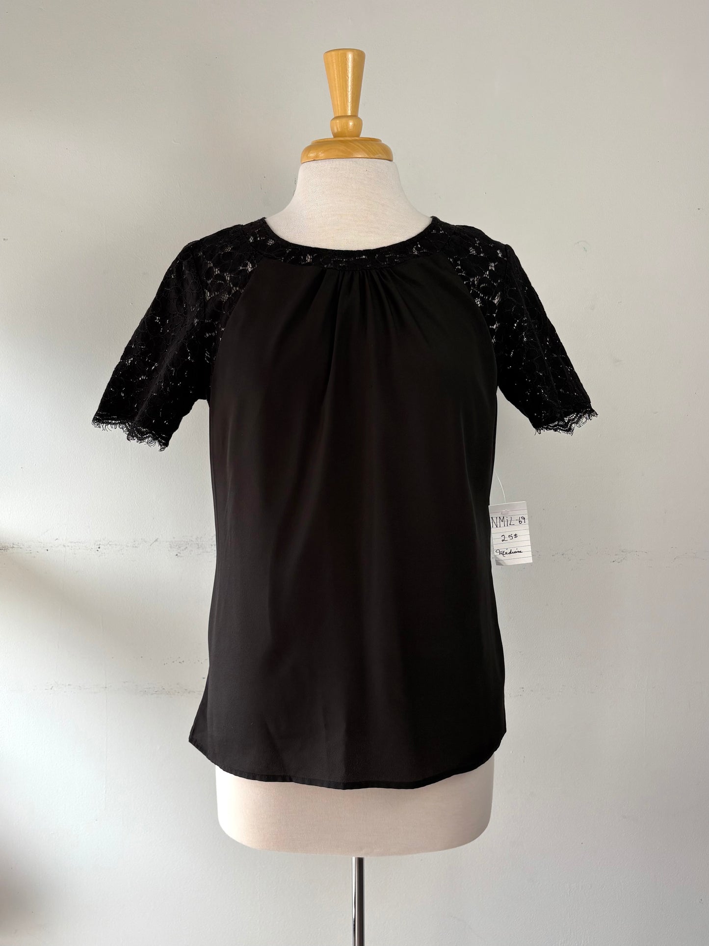 Haut noir manche courte dentelle | NMIL-69 (M)
