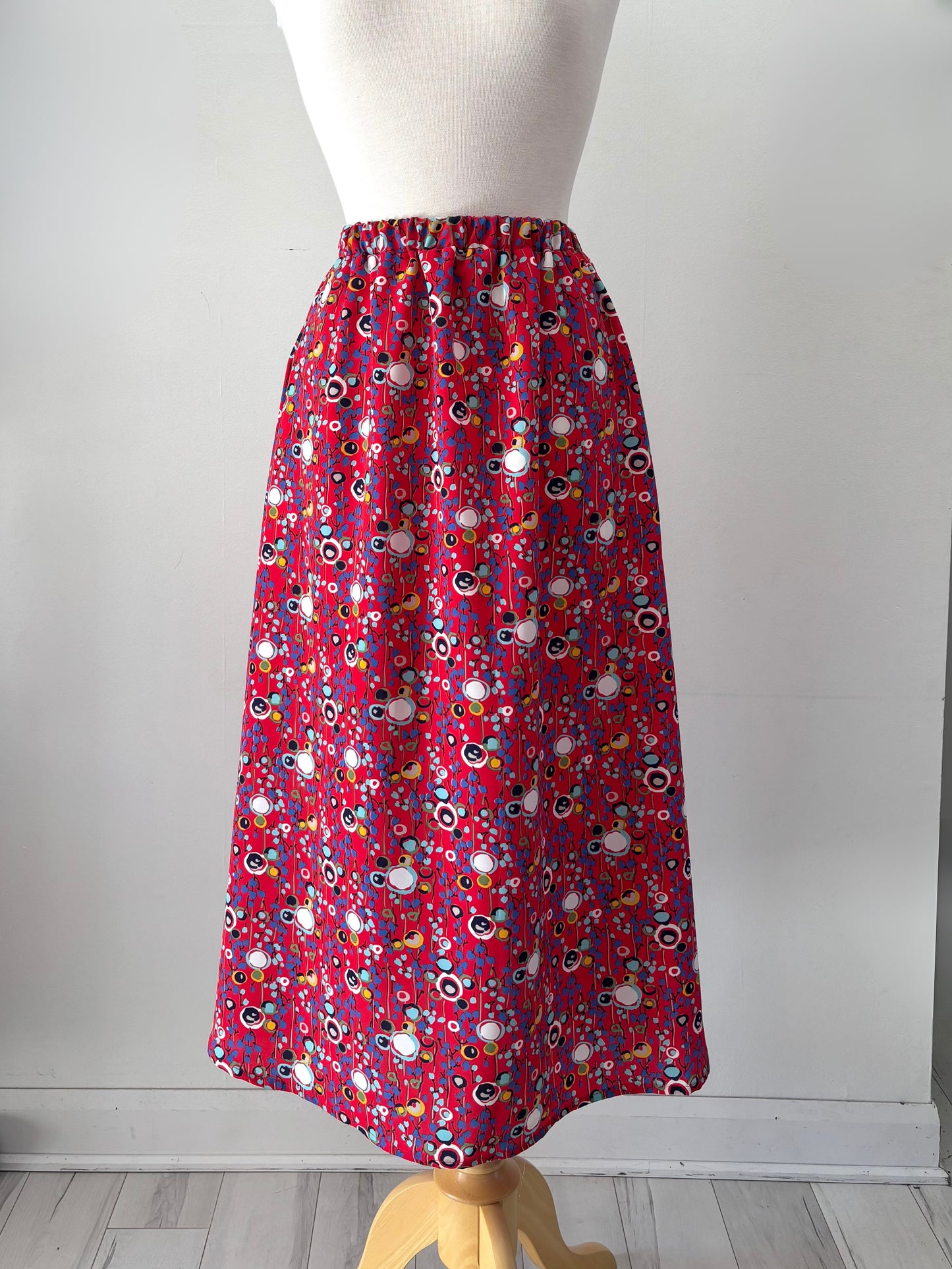 Jupe midi, taille élastique avec poches | Arielle (Pinkmuchacha)