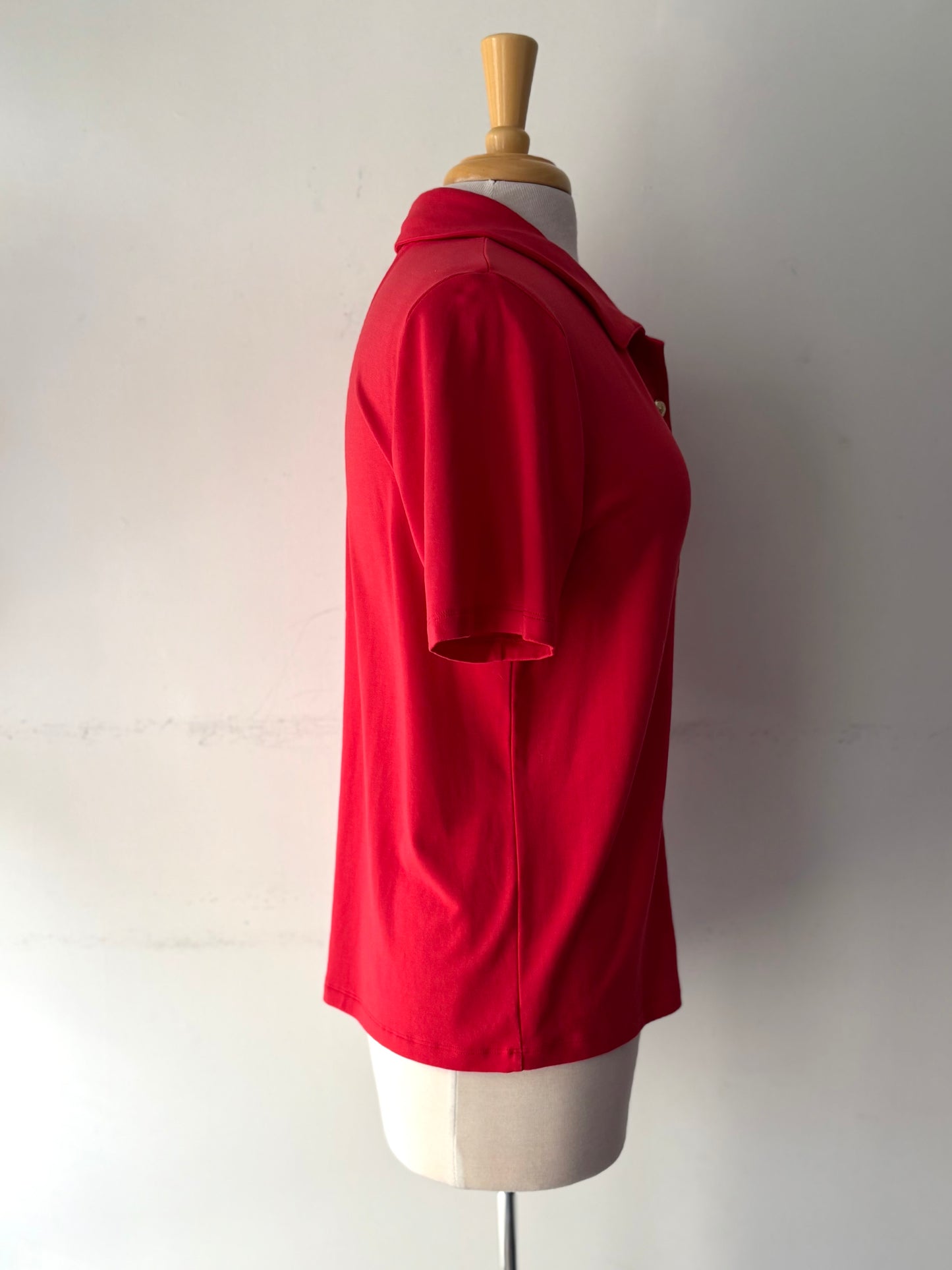 T-shirt rouge, bouton doré manche courte | ASIM-115 (XL)
