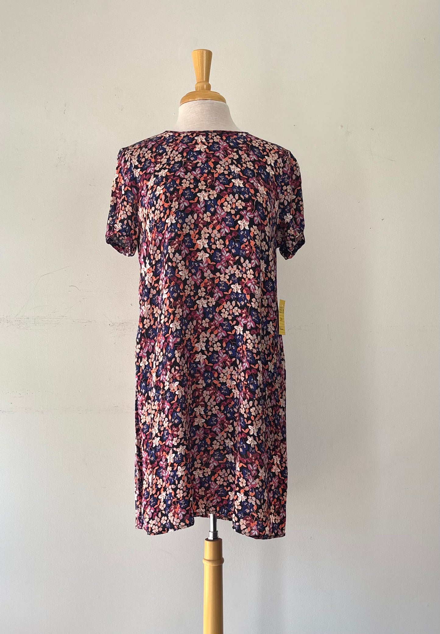 Robe courte fleurie, manche courte, encolure en rond | JBEA-28 (M)