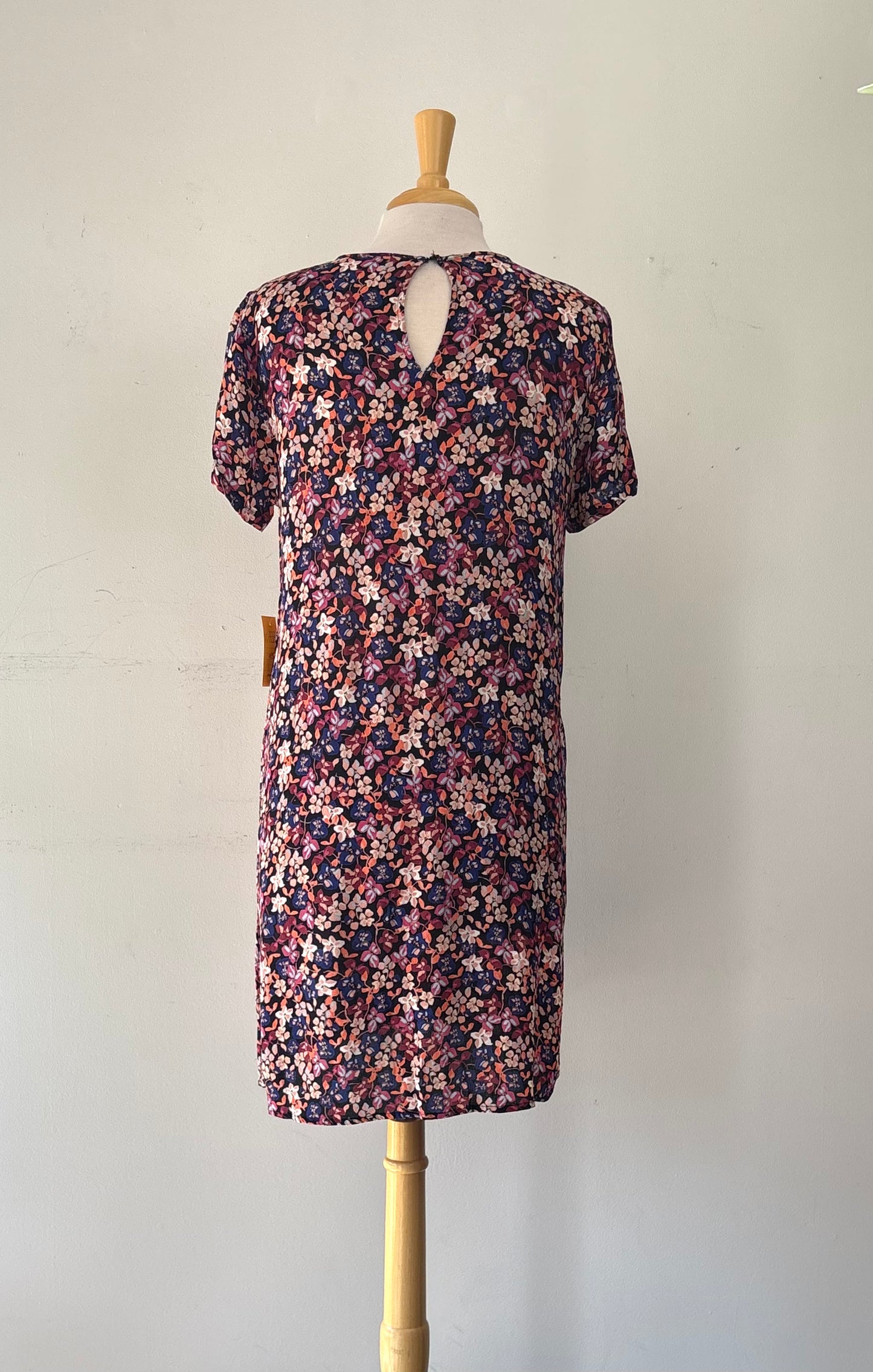 Robe courte fleurie, manche courte, encolure en rond | JBEA-28 (M)