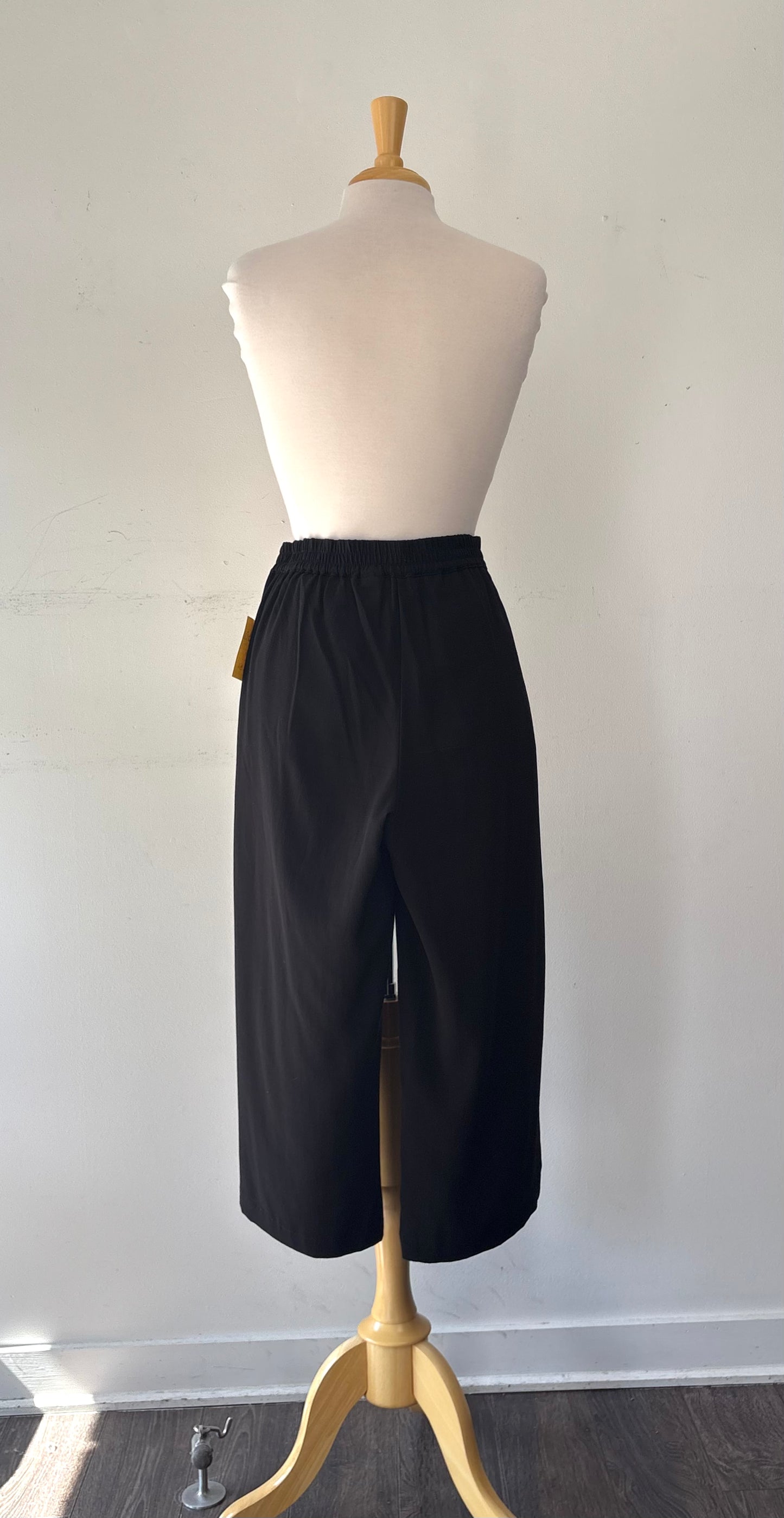 Pantalon léger noir, cheville, poche, élastique au dos | MLAB-06 (36 taille grande)