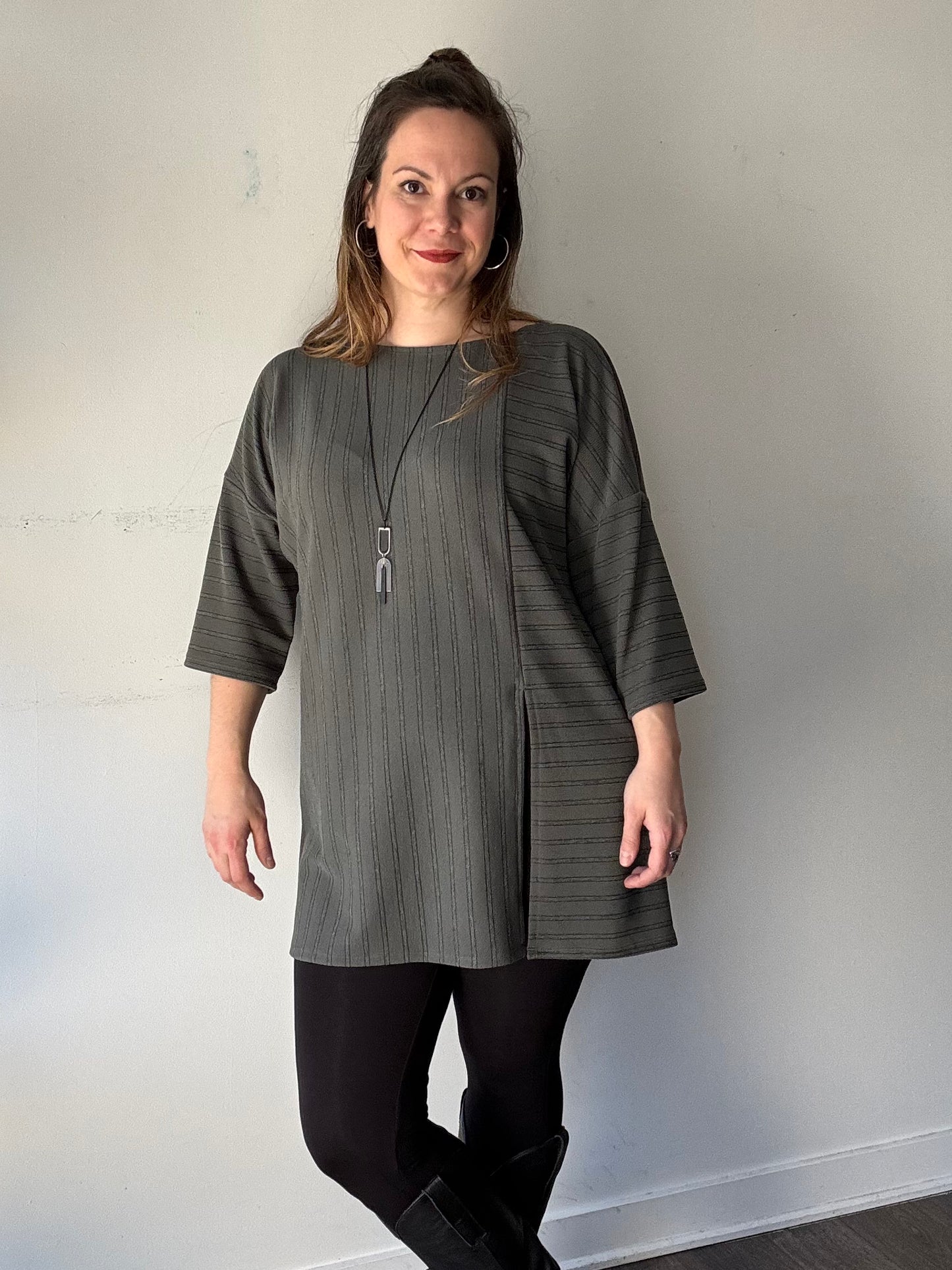 Chandail ample kaki, manches 3/4, col bateau |  Avocado (Pinkmuchacha)