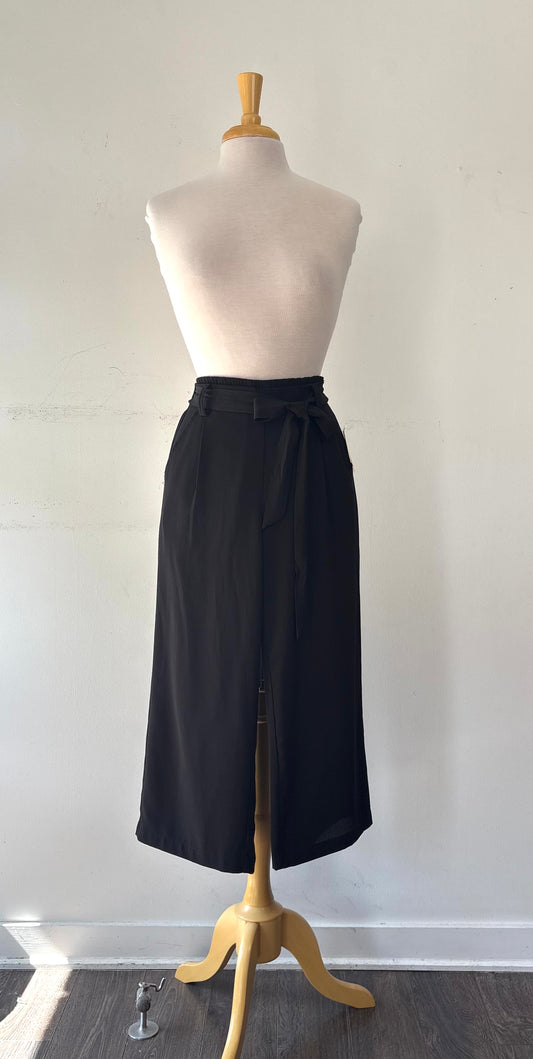 Pantalon léger noir, cheville, poche, élastique au dos | MLAB-06 (36 taille grande)