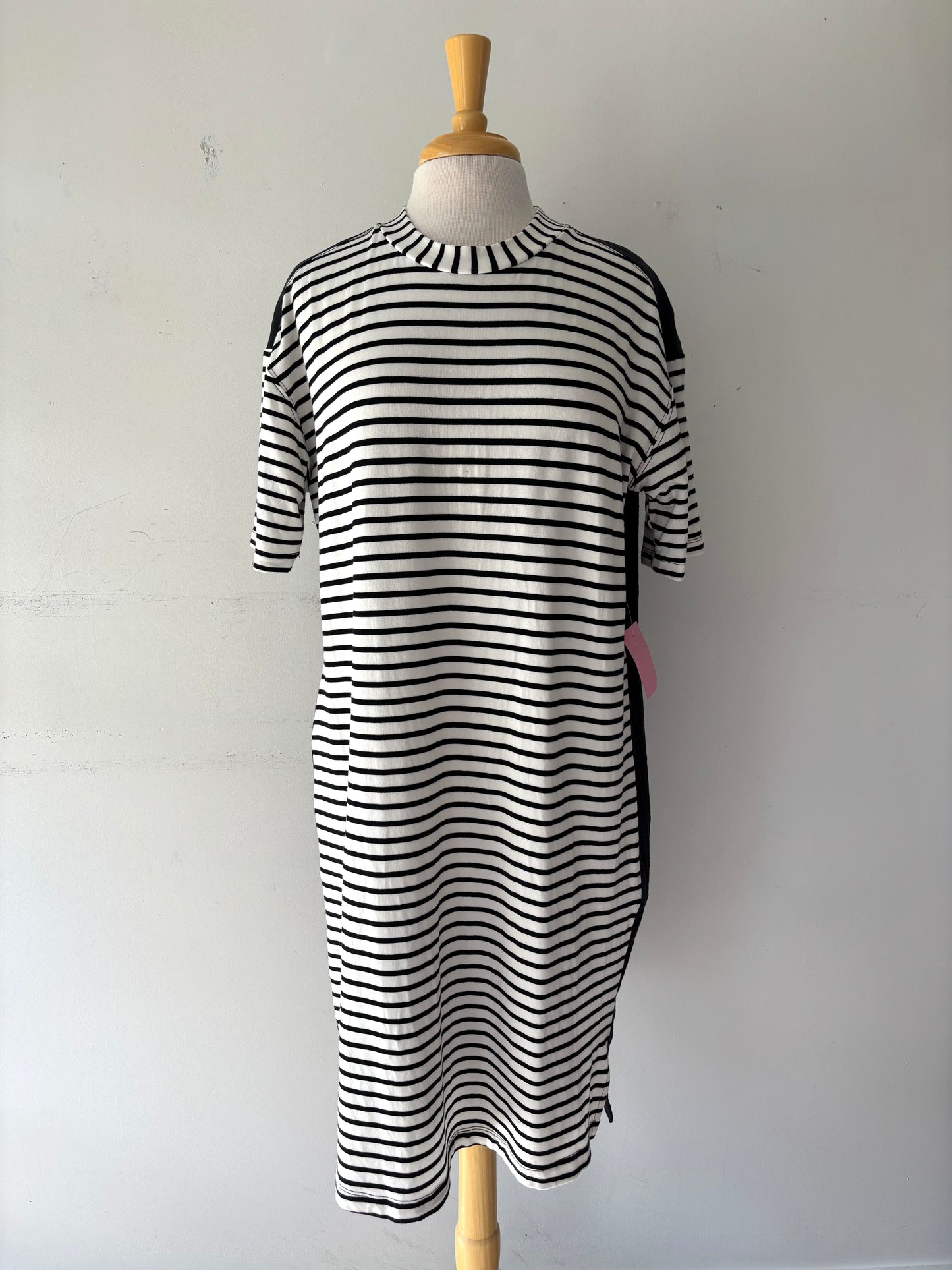 Robe N/B, Slt, neuve | CCHA-33 (M)