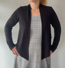 Charger l&#39;image dans la galerie, Veste courte tricot noir | Pinkmuchacha&#39;
