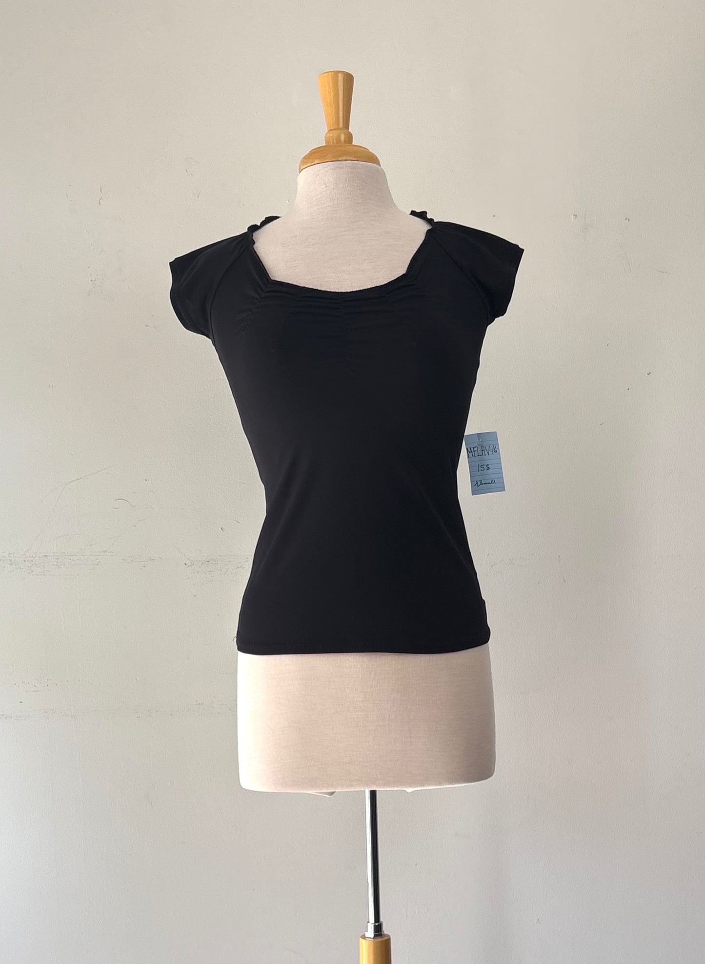 T-shirt noir, pas manche, encolure en rond | MFLAV-16 (XS)