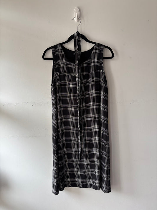 Robe noire à carreaux blanc | PINK-424 (M)