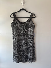 Charger l&#39;image dans la galerie, Robe noire motifs | KPLO-12 (M petit des hanches)
