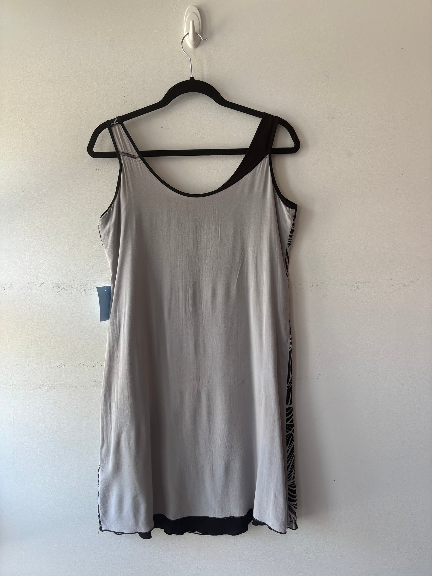 Robe noire motifs | KPLO-12 (M petit des hanches)