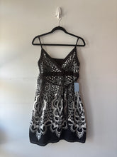 Charger l&#39;image dans la galerie, Robe noire/blanc cassé, motif | IARS-10 (15 ans fait petit)
