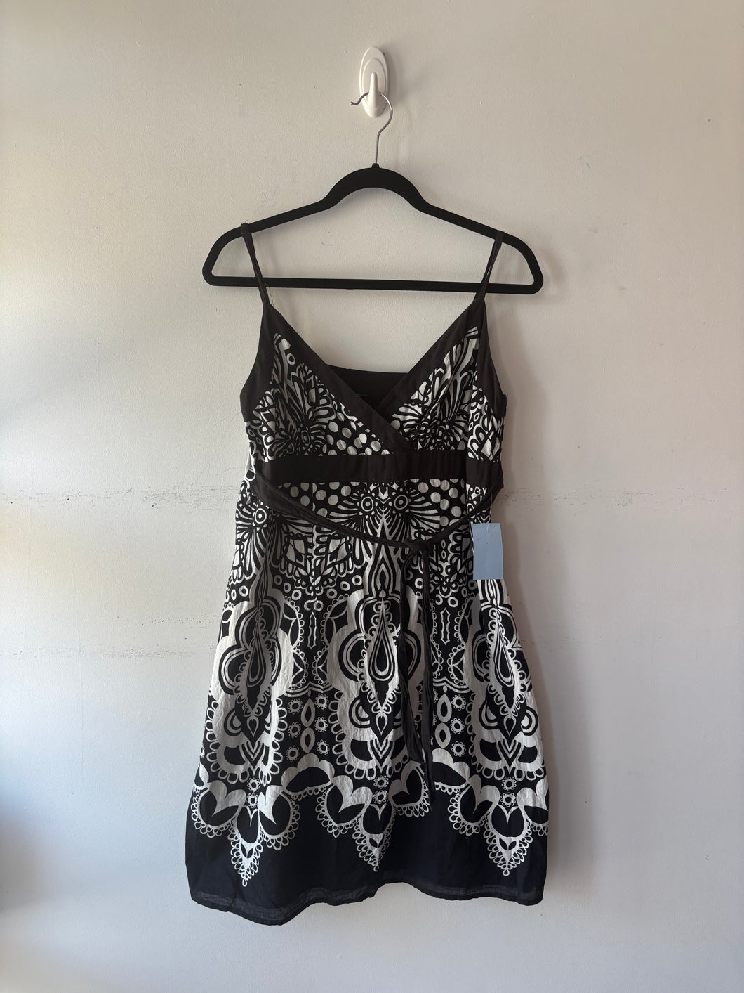 Robe noire/blanc cassé, motif | IARS-10 (15 ans fait petit)