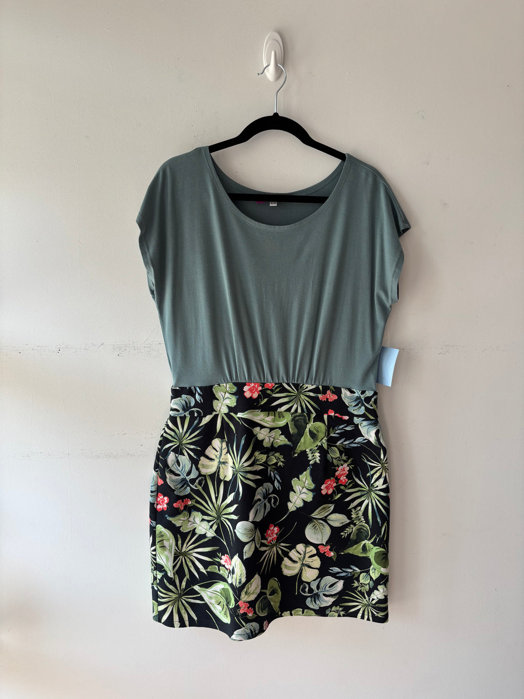 Robe Serena verte/noire fleurie | ABER-10 (XL)