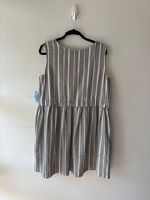 Charger l&#39;image dans la galerie, Robe grise/blanche | CMAR-07 (L fait grande)
