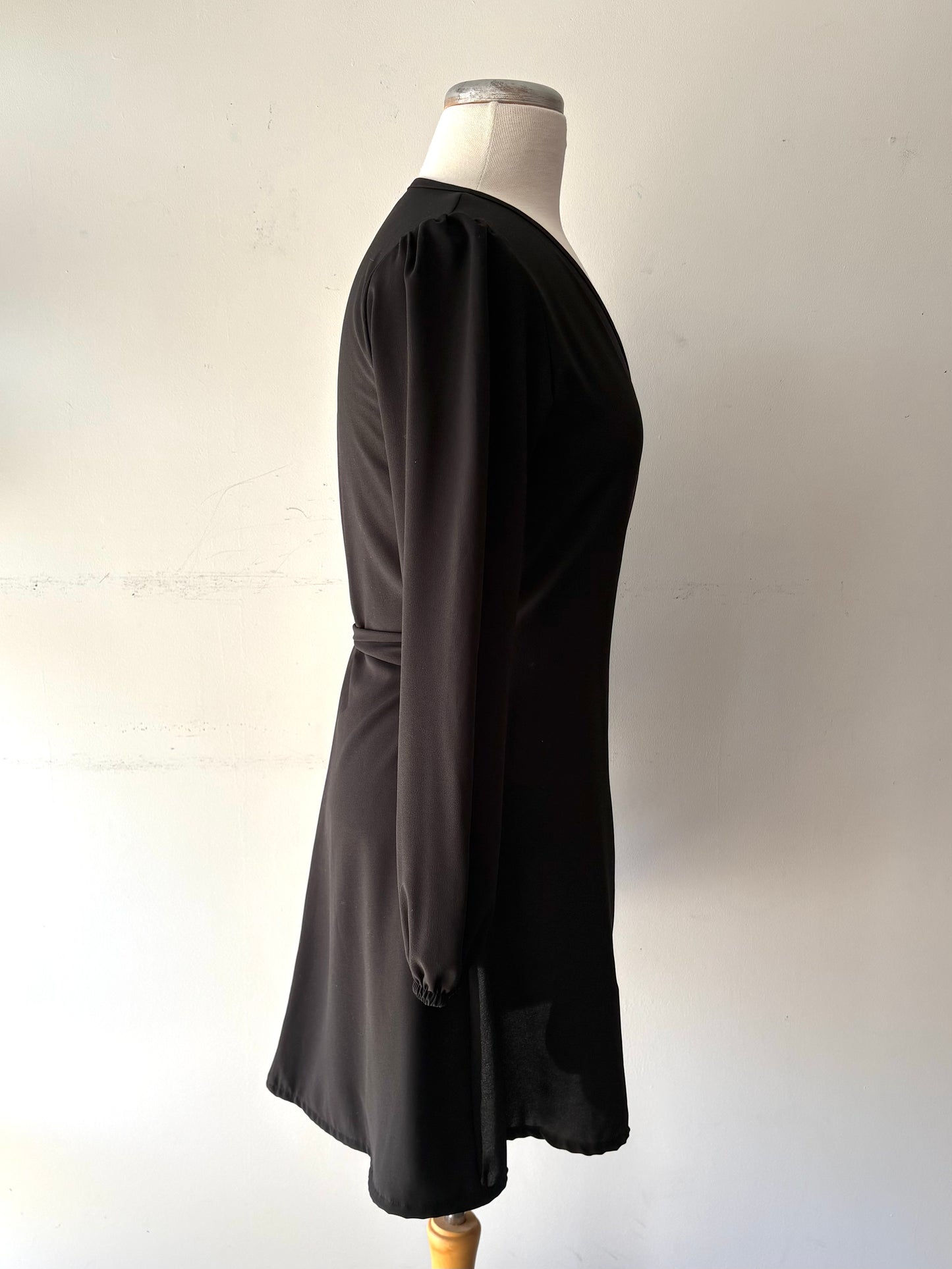 Robe noire cache-coeur manche longue | EROY-40 (M)