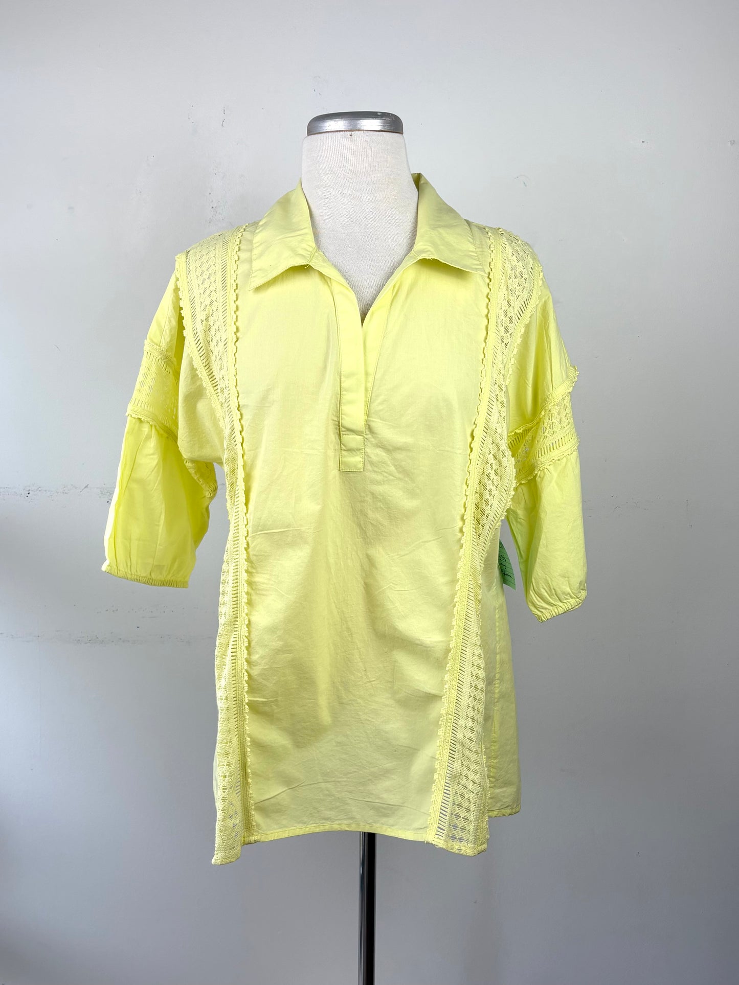 Haut jaune fluo, manche 3/4, encolure en V, neuf | NMIL-108 (M)