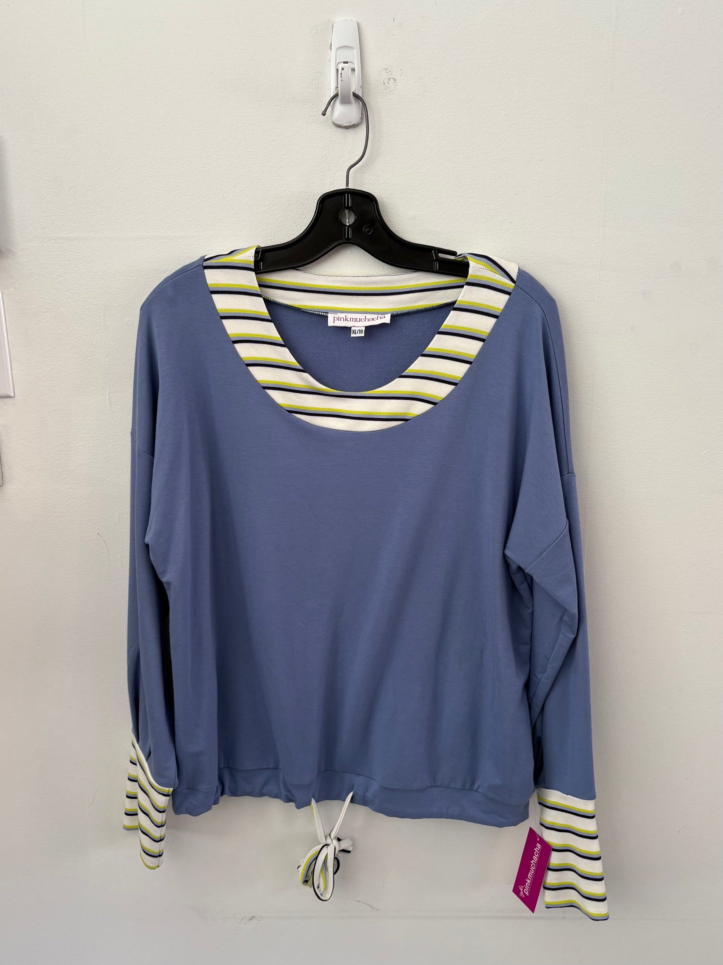 Chandail Freesia bleu pâle défaut au dos | Pinkmuchacha | (XL)