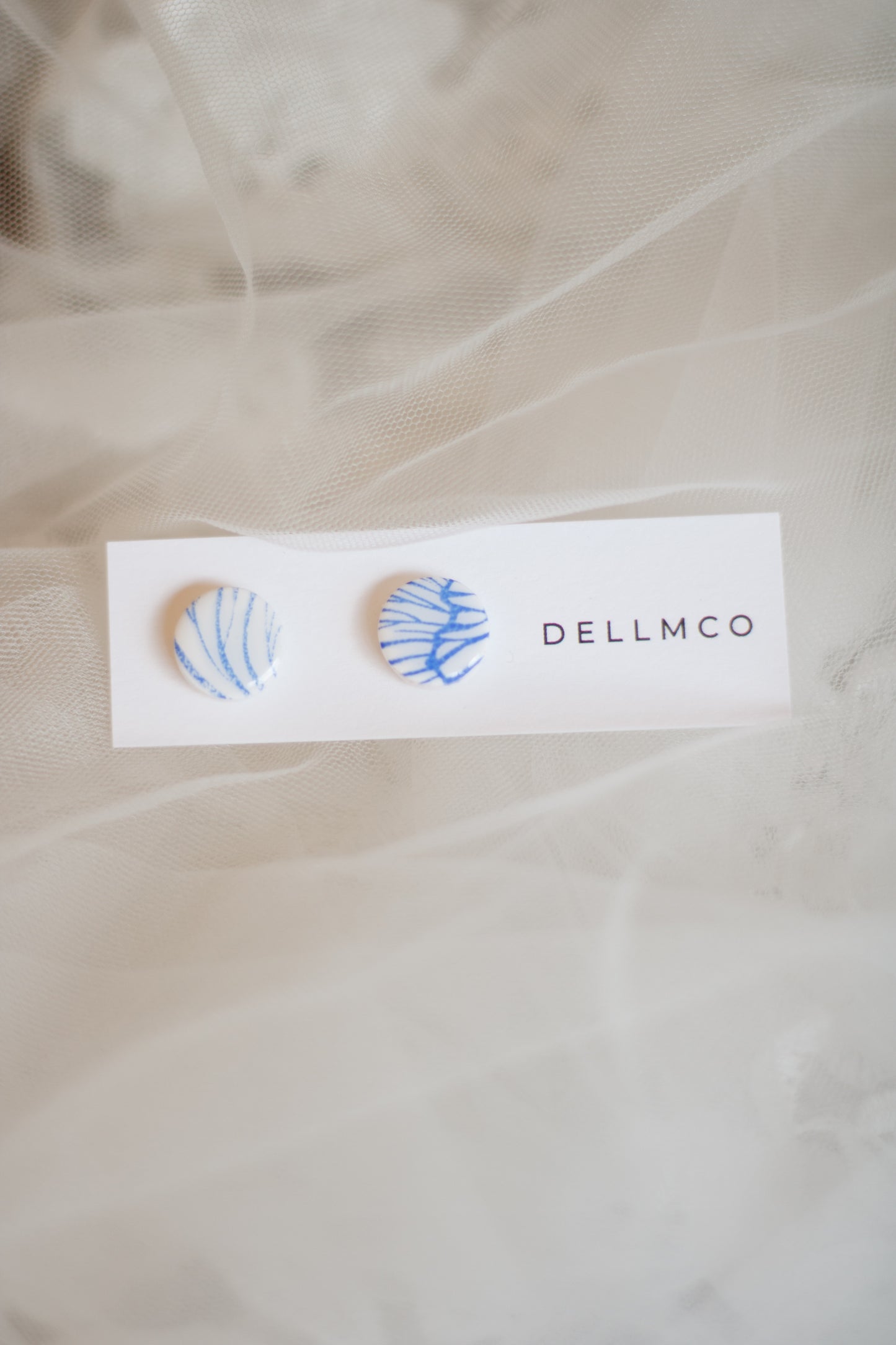 Clous d'oreilles | Blanc motif bleu | Dellmco