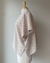 Charger l&#39;image dans la galerie, Kimono Court petit imprimé beige (Pinkmuchacha)
