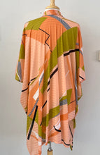 Charger l&#39;image dans la galerie, Kimono Mi-Long Saumon Géométrique (Pinkmuchacha)
