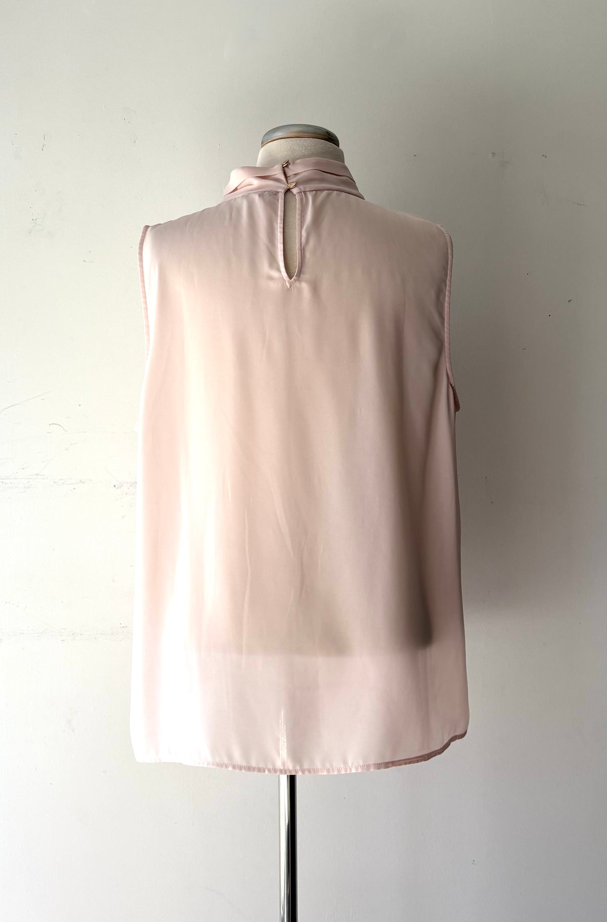 Haut beige rose, pas manche, col montant | PINK-598 (XL)