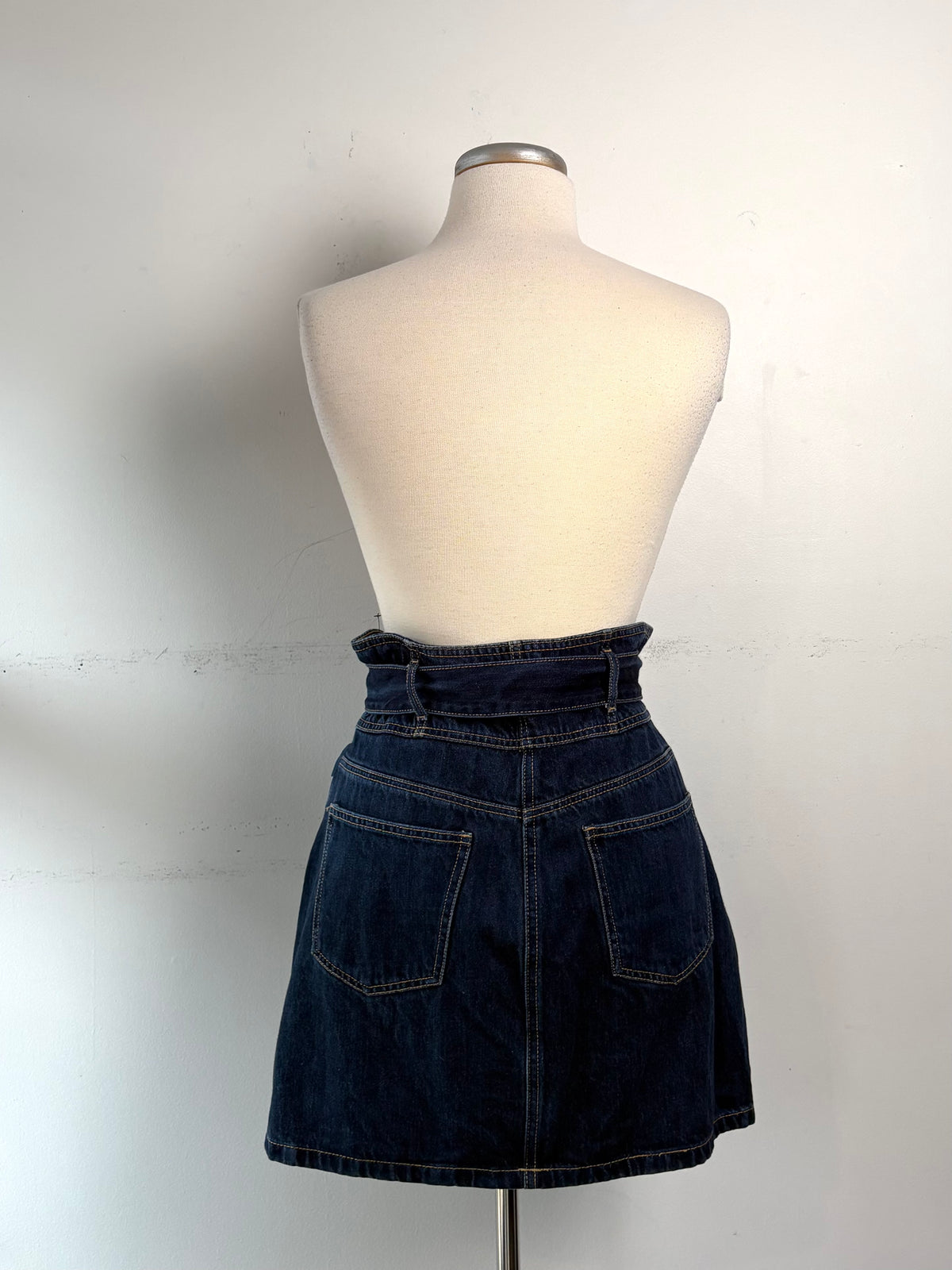 Jupe jean bleu foncé, poche, ceinture, fermeture éclair sur le devant | JBEA-03 (M)