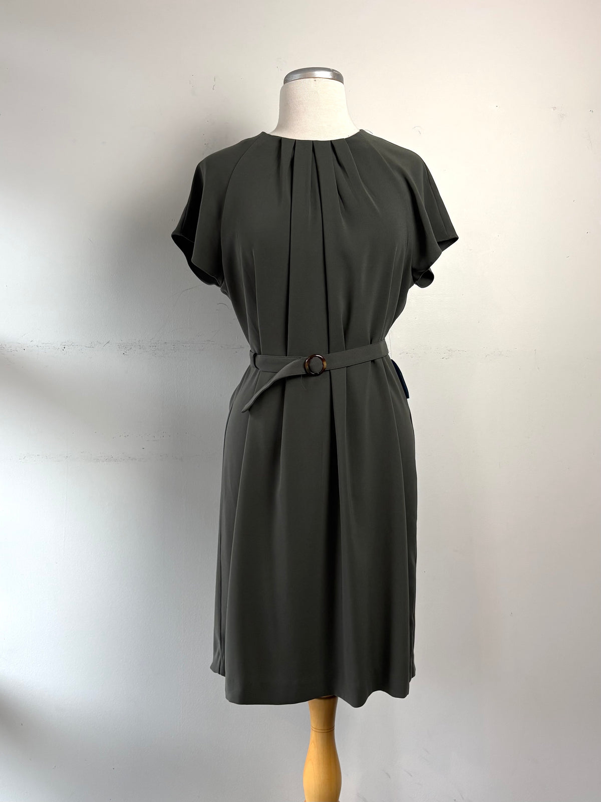 Robe vert sauge, bout manche, ceinture, encolure en rond, évasée | ABER-18 (L)