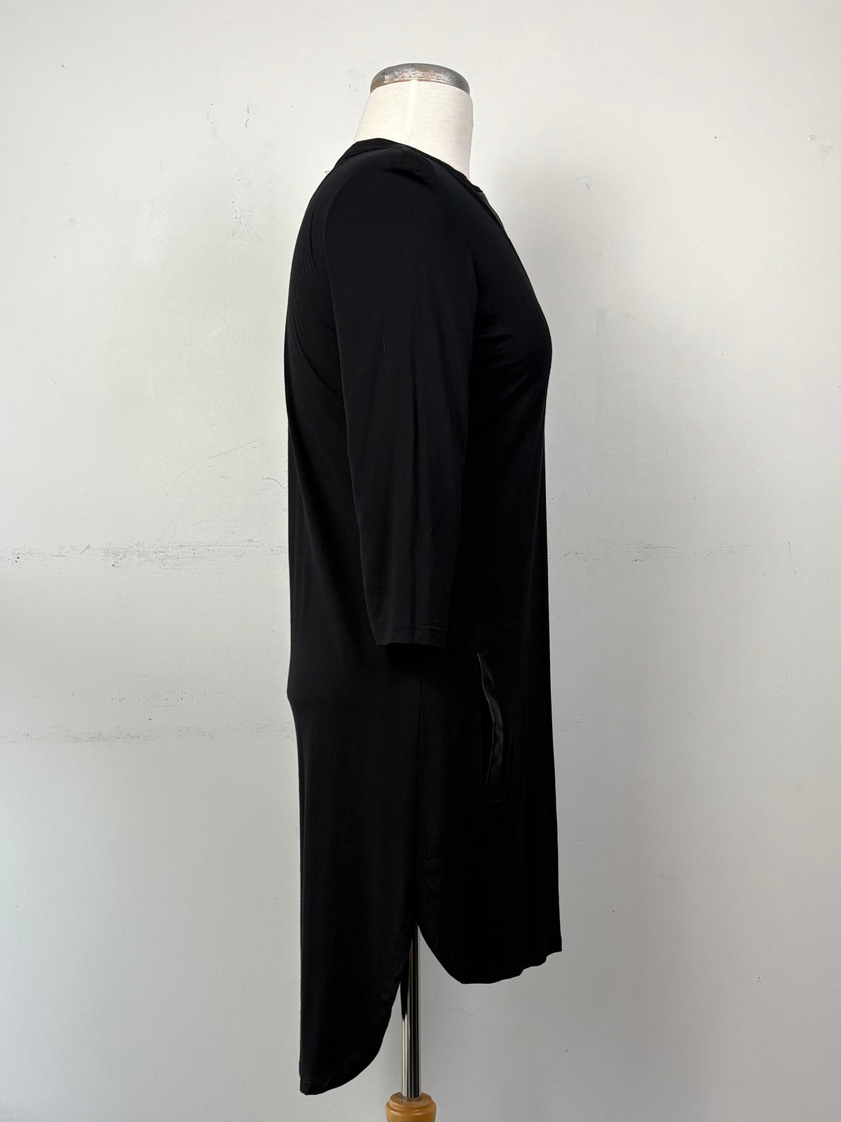 Robe noire stretch, manche 3/4, poches | SBER-26 (S)