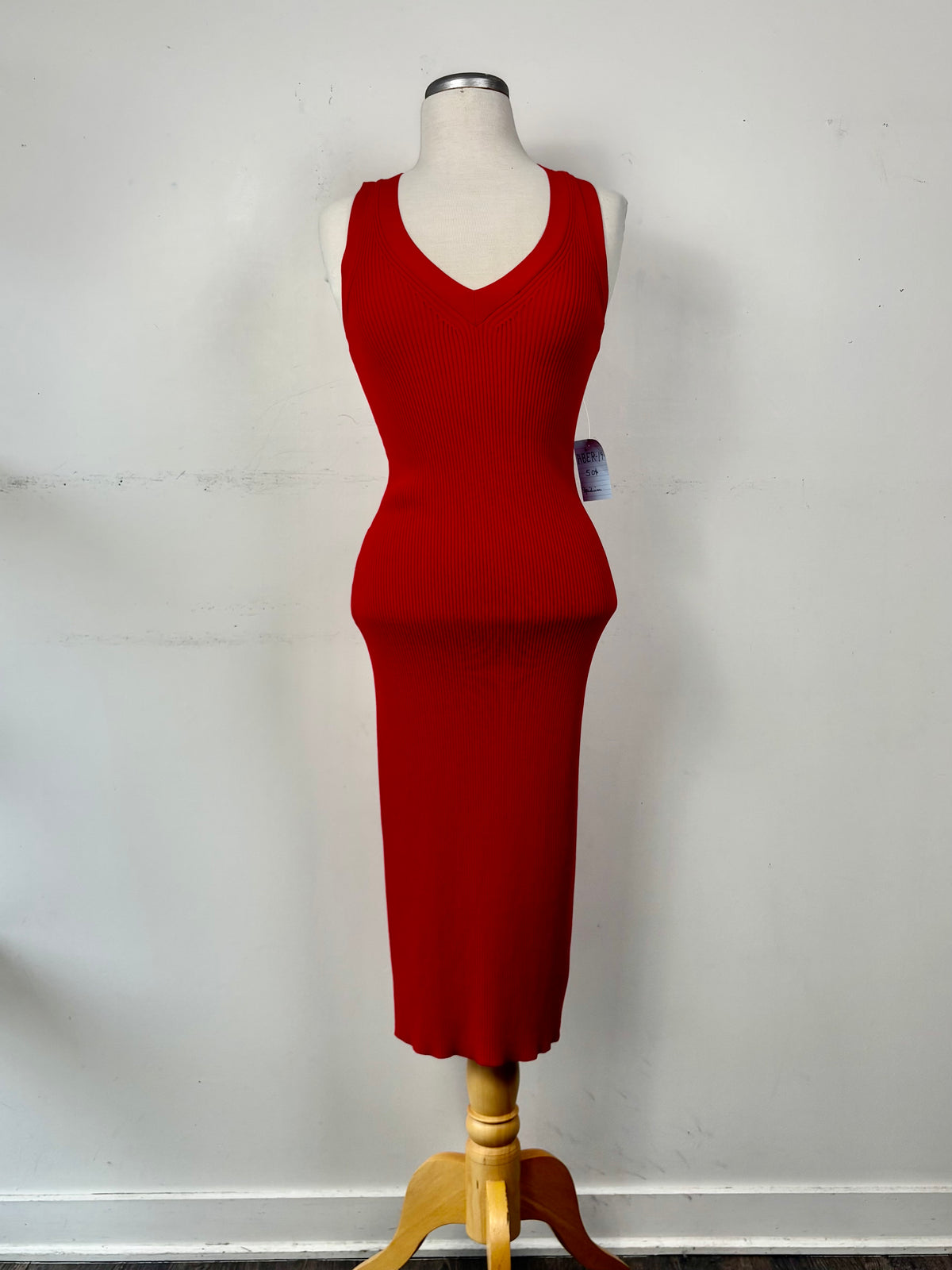 Robe longue rouge rib, droite, pas manche, encolure en V | ABER-19 (M)