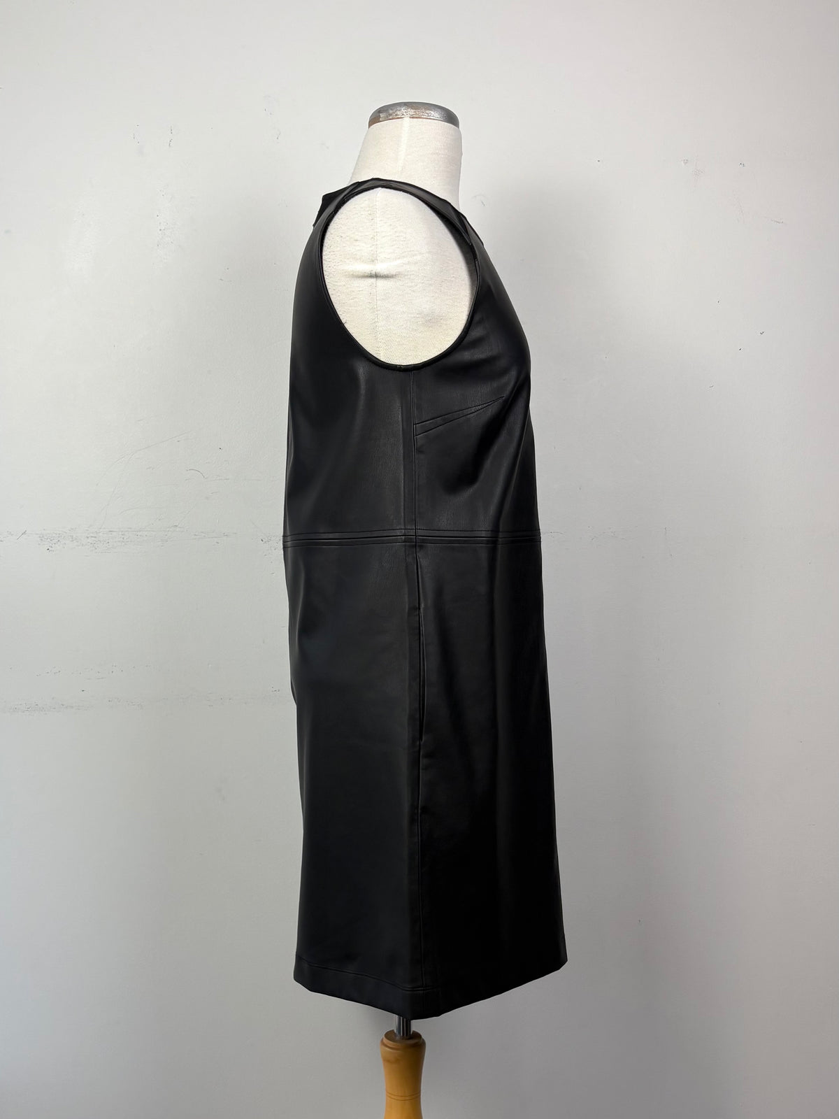 🧚Robe pas manche faux cuir noir | EROY-27 (M)