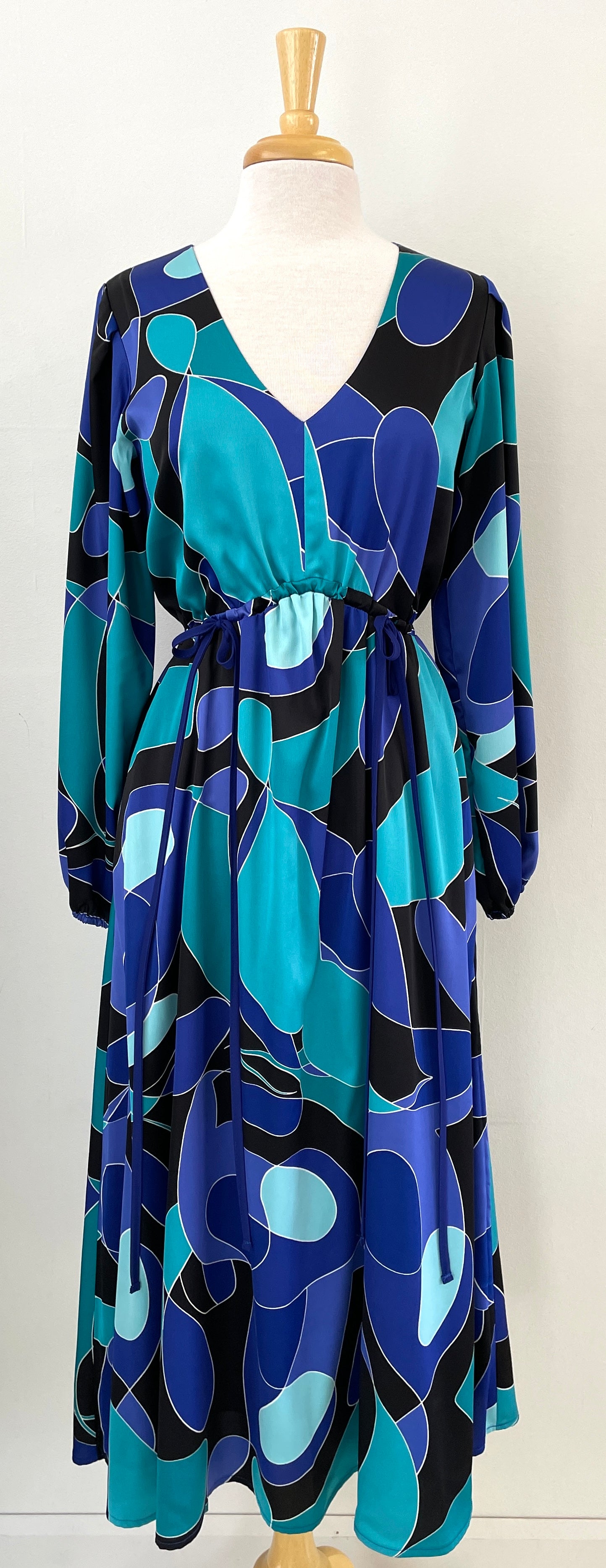 Robe longue, encolure "V" et manches longues | Clara (Pinkmuchacha)