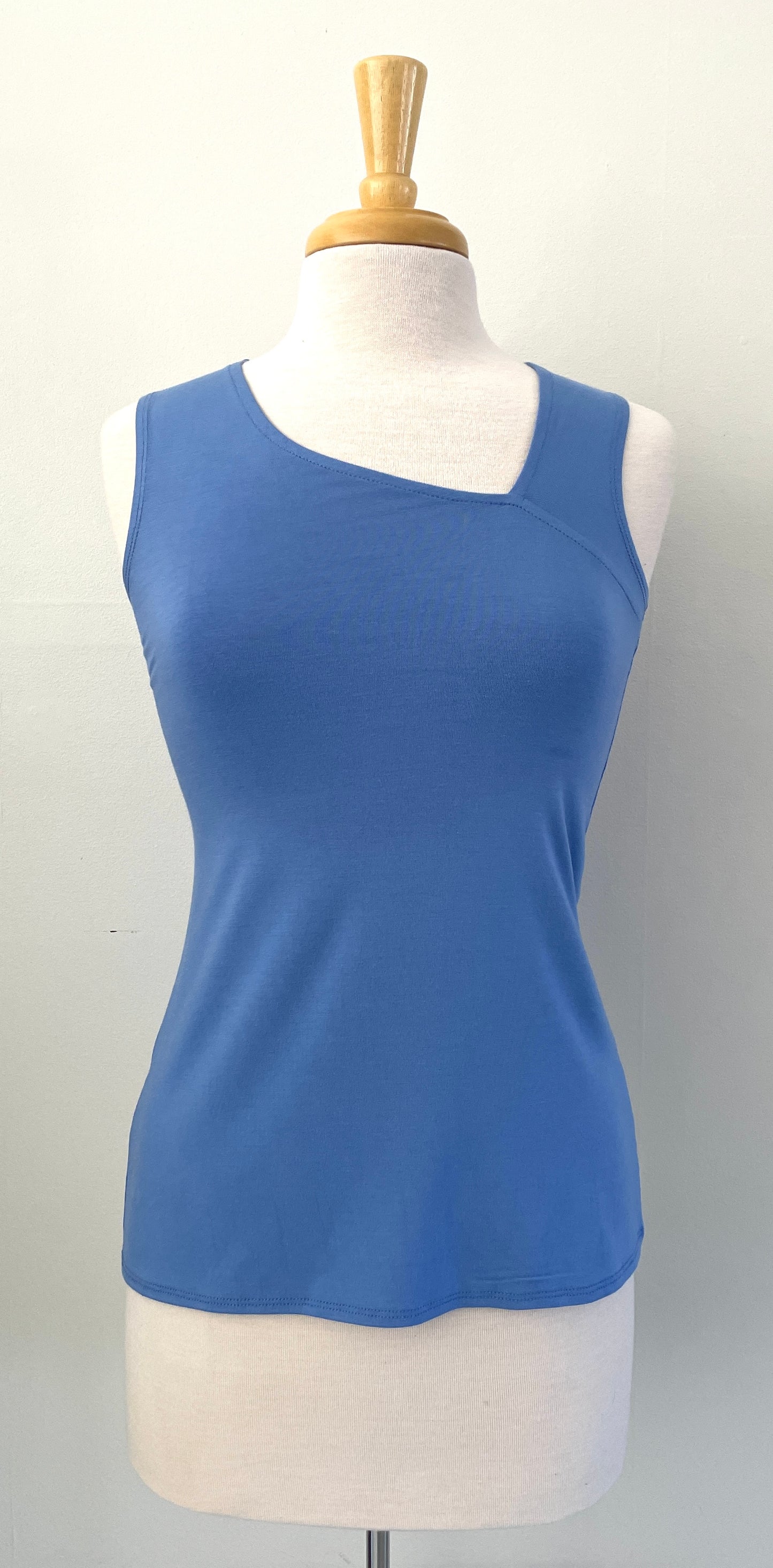 Camisole avec encolure asymétrique | Charlie (Pinkmuchacha)