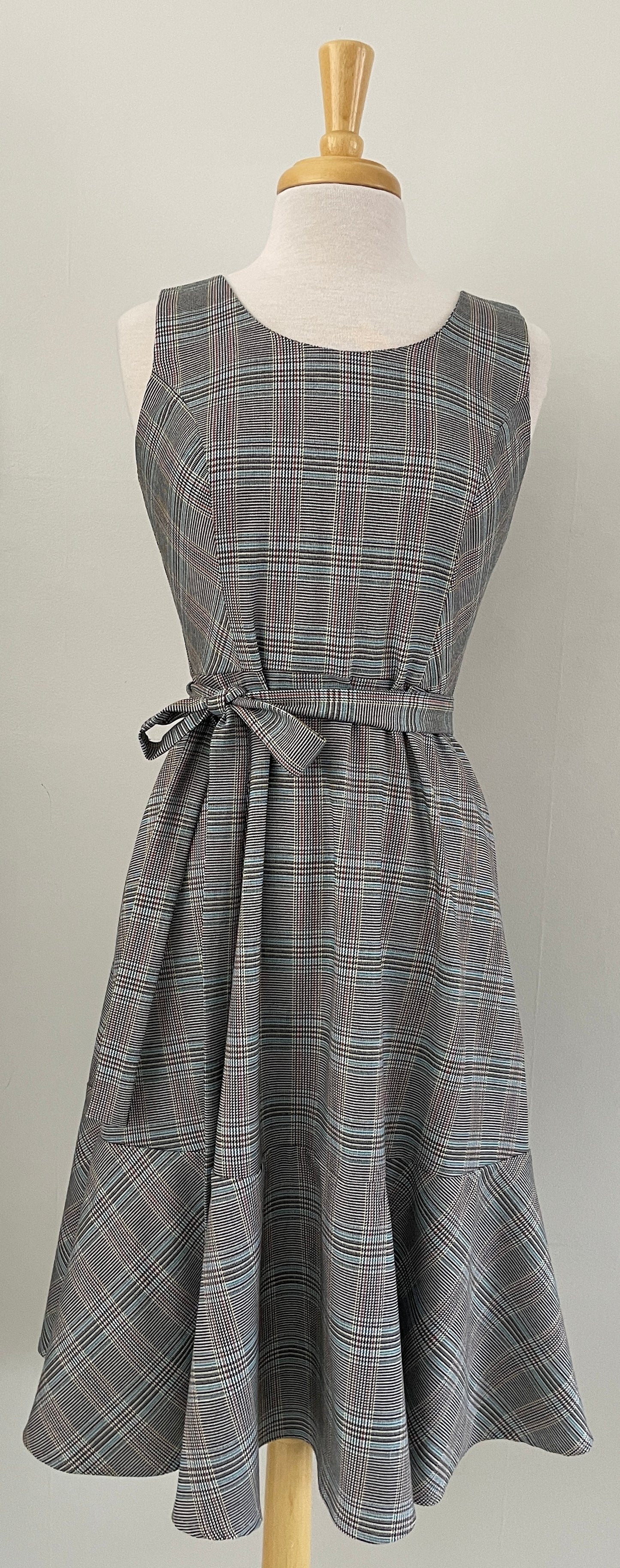 Robe sans manche avec volant au bas | Adèle (Pinkmuchacha)