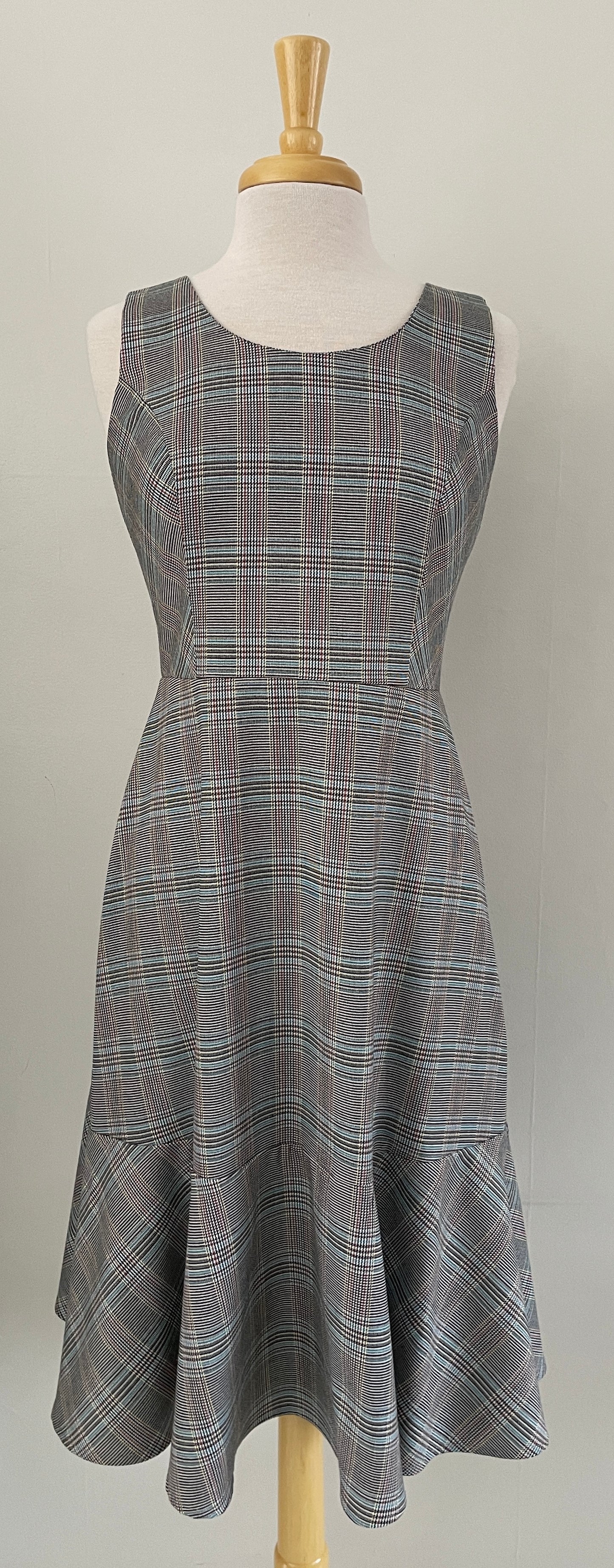 Robe sans manche avec volant au bas | Adèle (Pinkmuchacha)