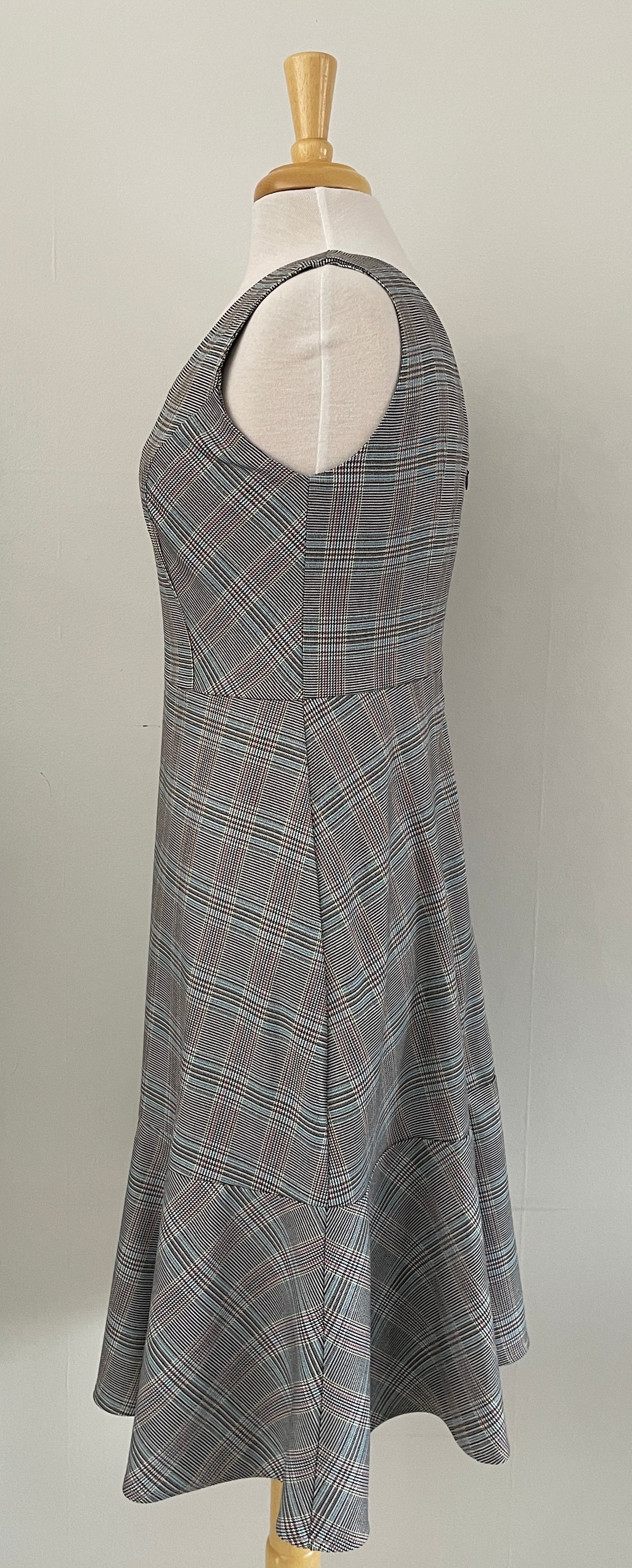 Robe sans manche avec volant au bas | Adèle (Pinkmuchacha)