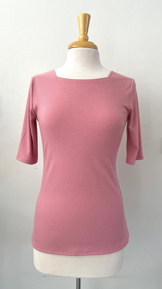 Haut manche courte, encolure bateau carré | Esmée Rib (Pinkmuchacha)