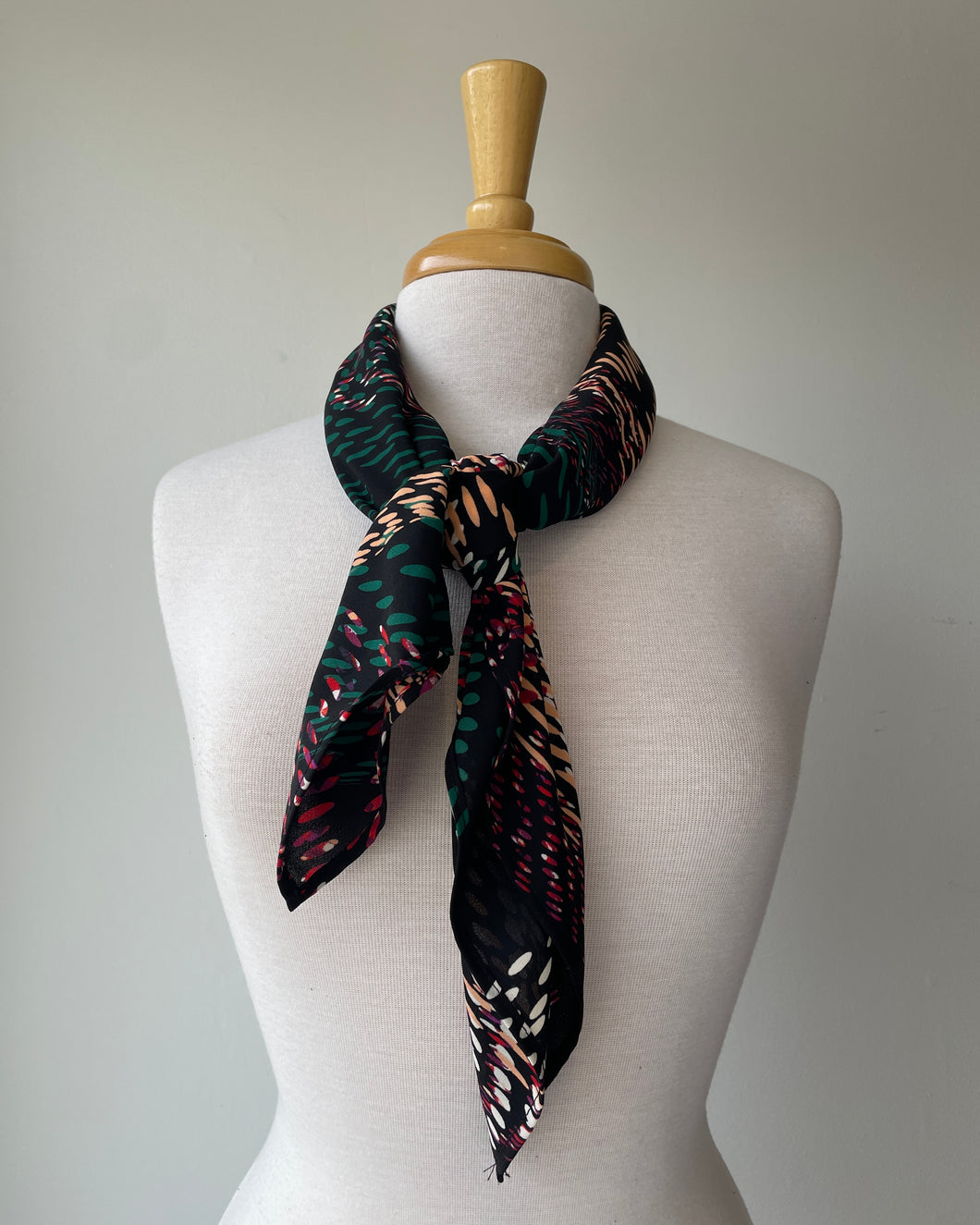 Moyen Foulard noir à motifs (Pinkmuchacha)