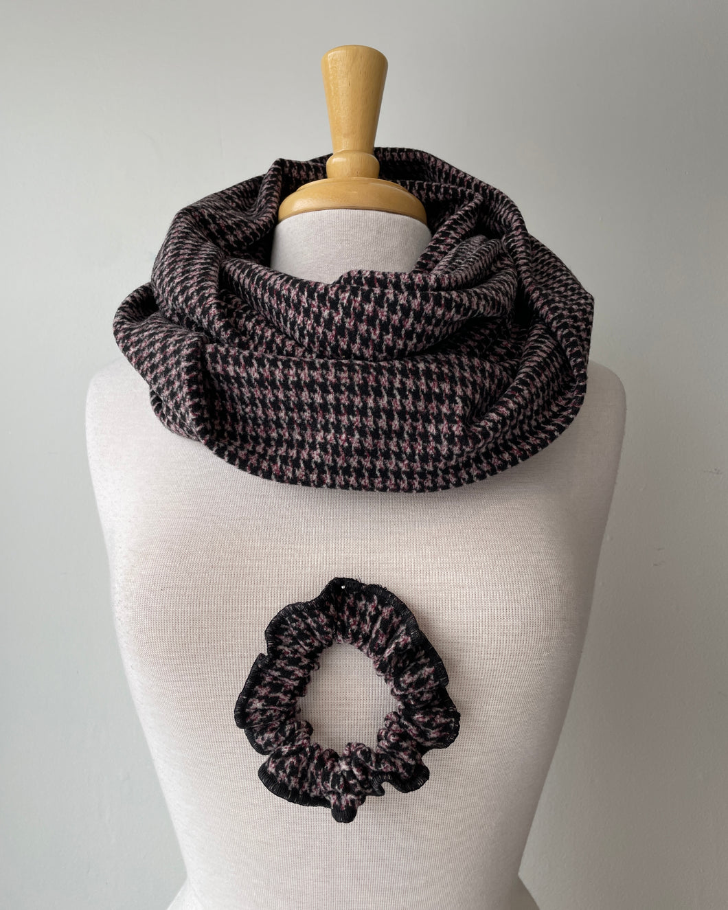 Foulard d'hiver pied-de-poule + chouchou (Pinkmuchacha)