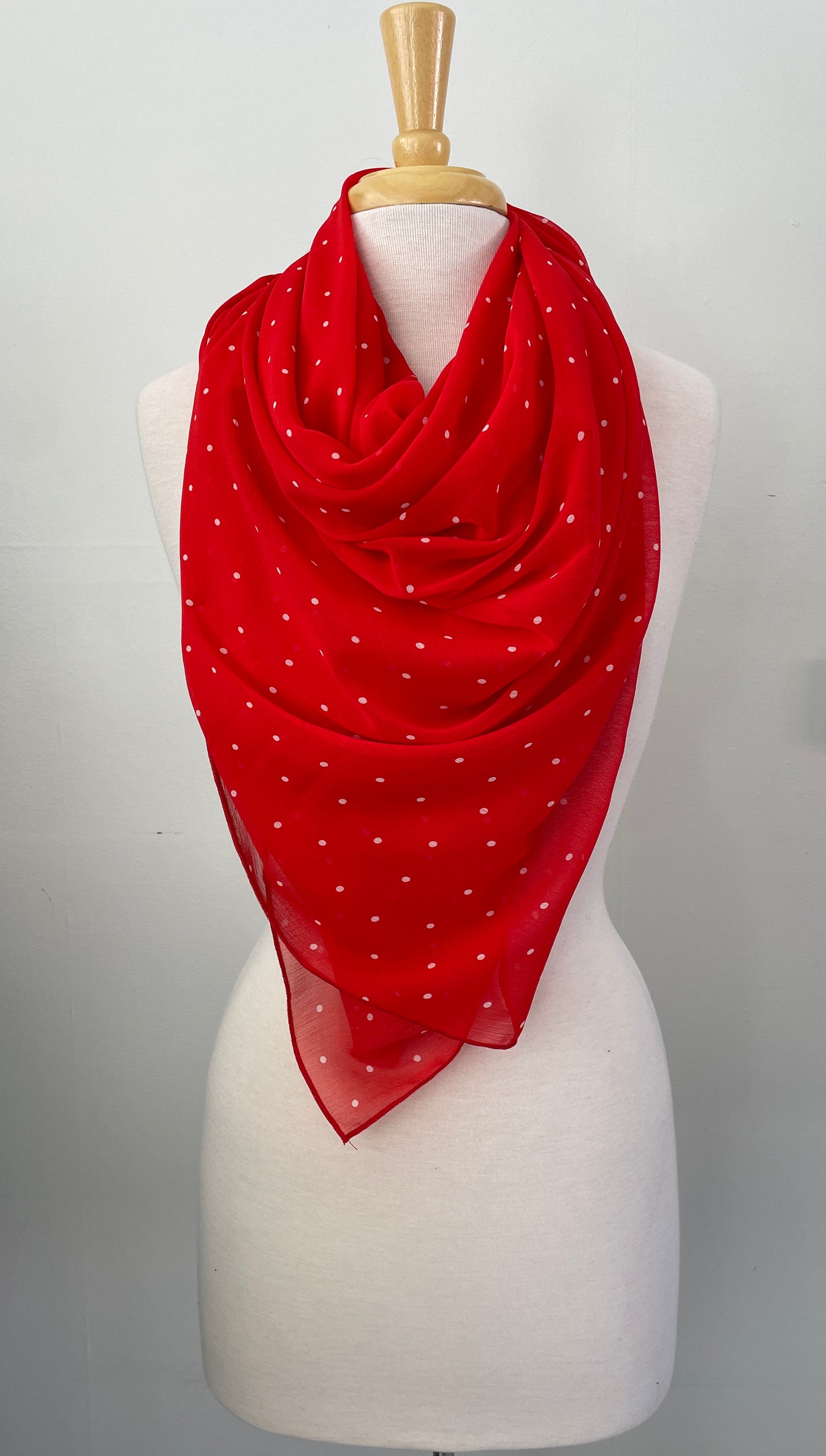 Grand Foulard rouge picots blancs (Pinkmuchacha)