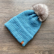 Charger l&#39;image dans la galerie, Tuque avec pompon Hélènou
