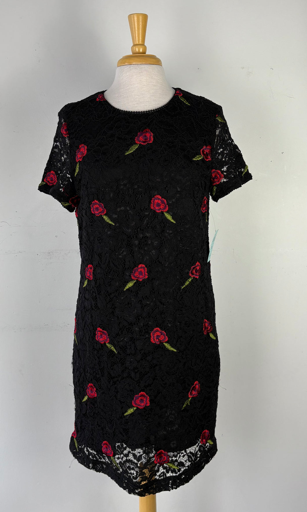 Robe dentelle noire, fleurs rouges | JBAU-07 (L)