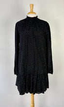 Charger l&#39;image dans la galerie, Robe noire, volant bas, manche longue | PINK-362 (L)
