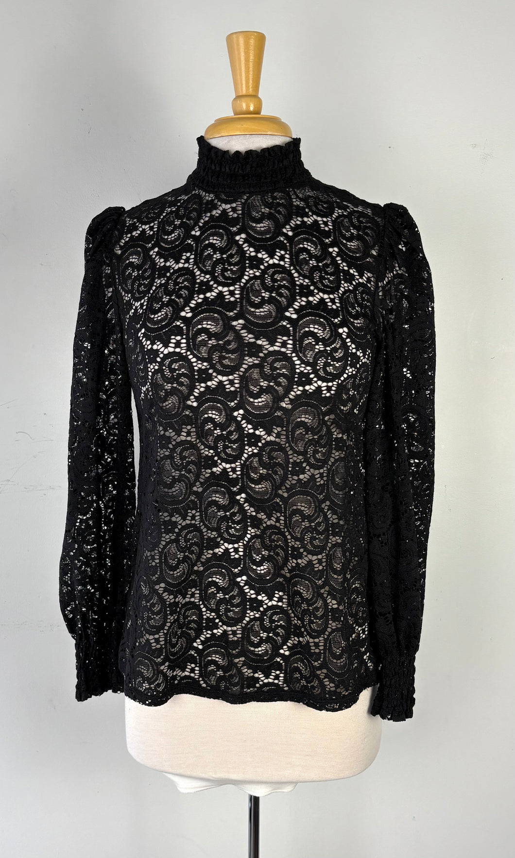 Haut dentelle noir, manche longue | SRIV-10 (M)