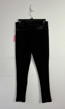 Charger l&#39;image dans la galerie, Legging noir fleur faux cuir | APEL-27 (M-L)
