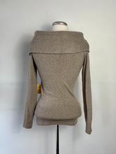 Charger l'image dans la galerie, Chandail beige grand col | JCAM-66 (M)
